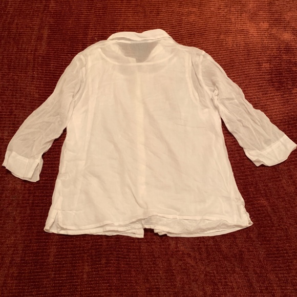 White Button-Down Shirt w/t Stitched Flowers - Picture 5 of 13